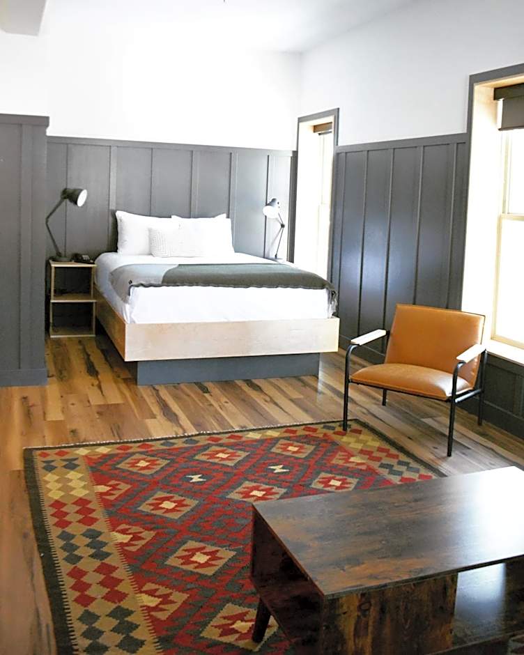 The Flying Steamshovel Inn