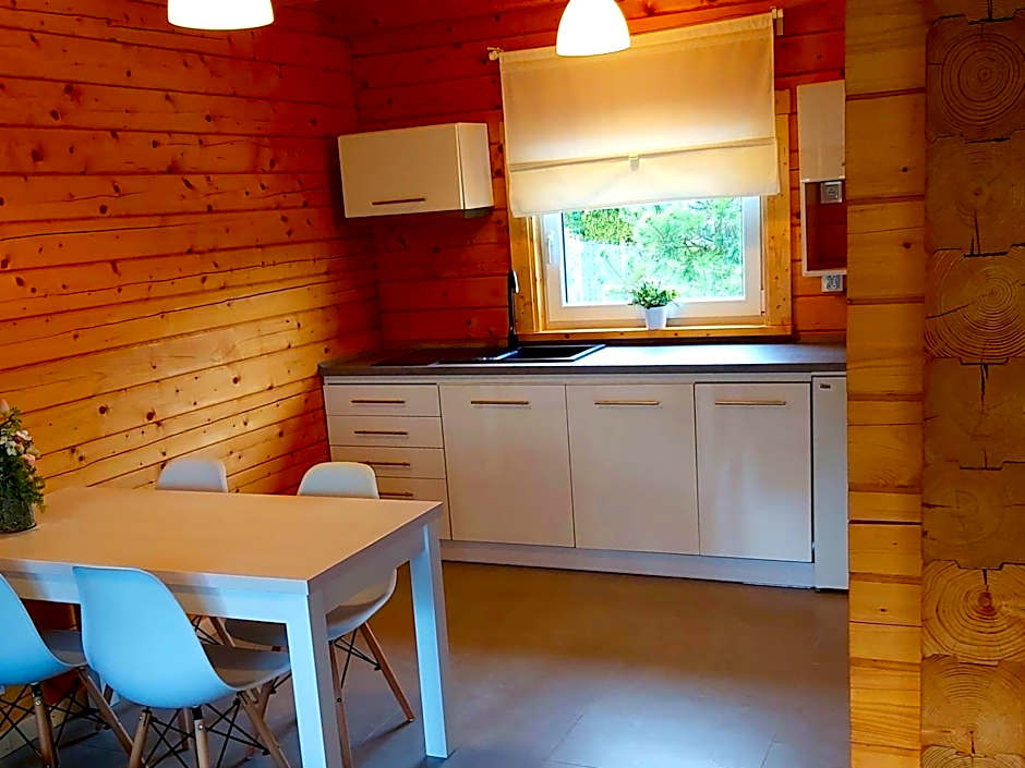 Biale Domki Paula Rewal - Domki z klimatyzacja, w obiekcie Jacuzzi i darmowe Wifi!