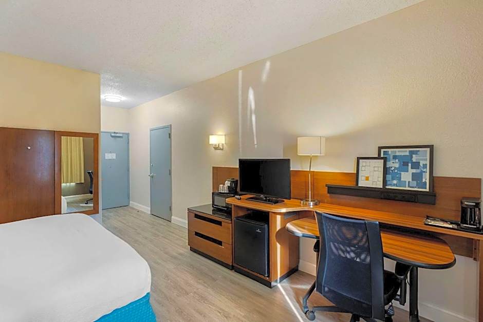 Comfort Inn & Suites Mt Laurel - Philadelphia