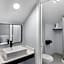 Admiralty Inn & Suites - a Red Collection Hotel