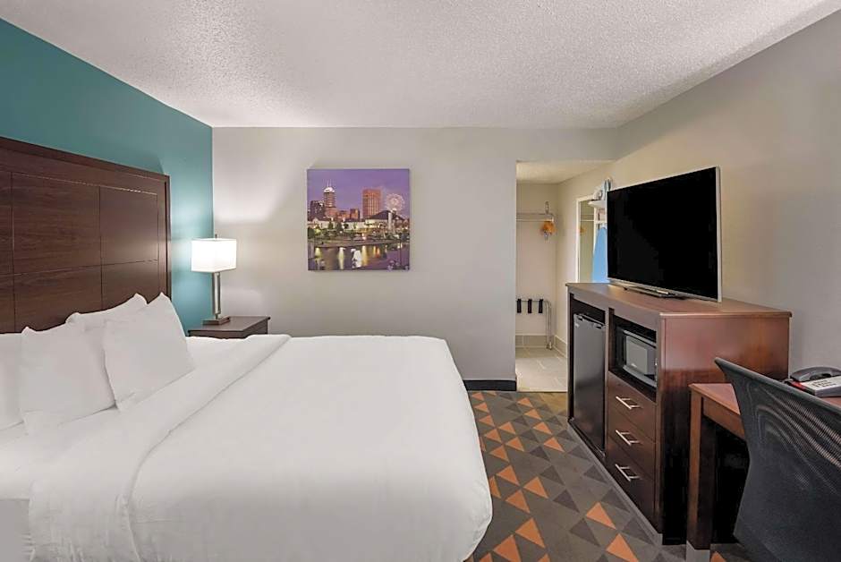 Clarion Pointe Indianapolis Northeast