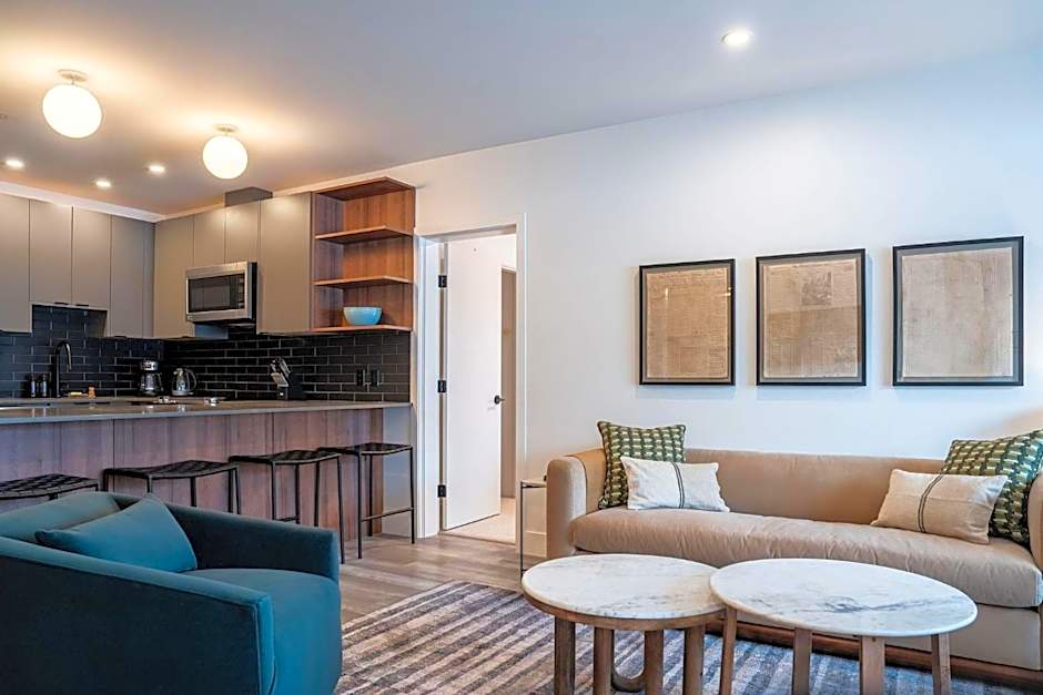 Escape to Revy - Beautifully Designed Condo