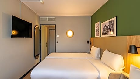 Standard Room with Three Single Beds