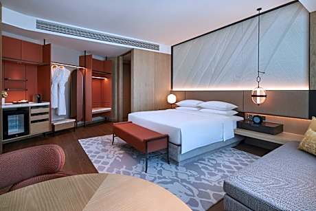 King Room with Lake View - Club Access