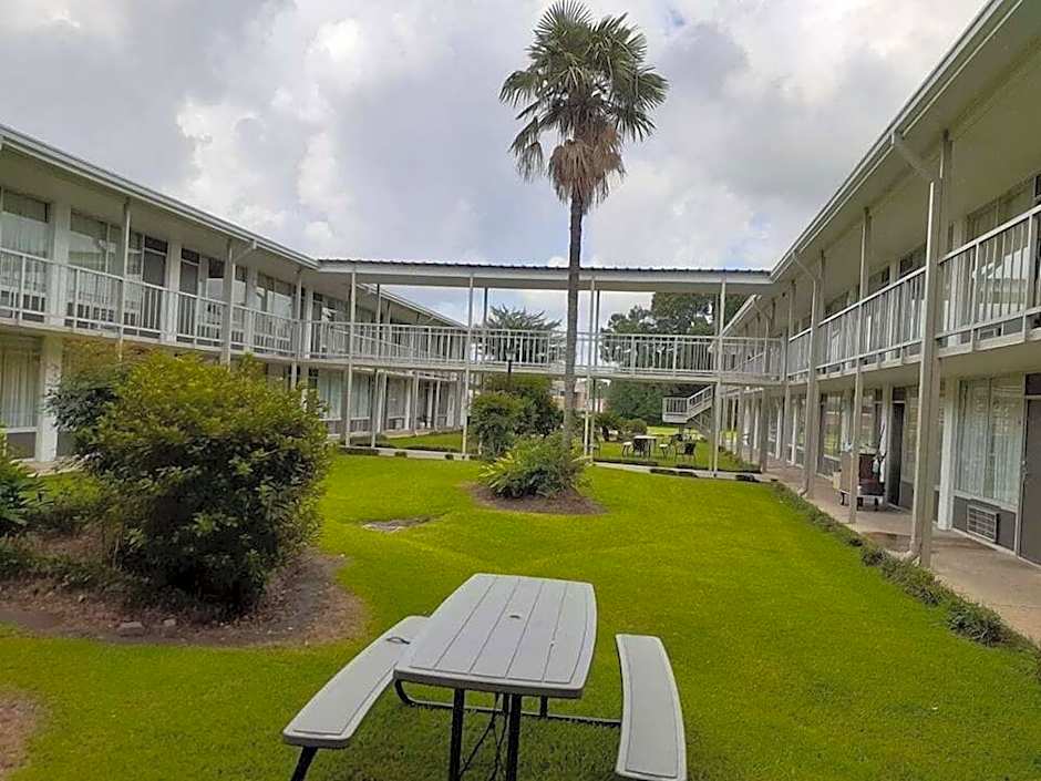 Plantation Inn of Houma
