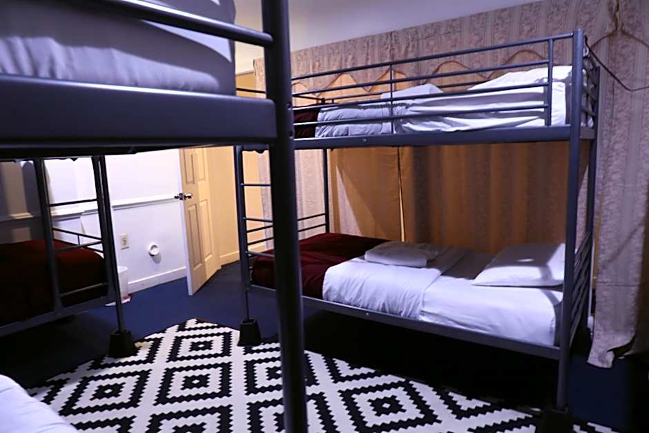 Photo 1 of 3 of 1 bed in 10-12 person mixed dorm -- en suite