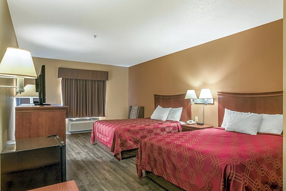 Econo Lodge Inn & Suites Marietta