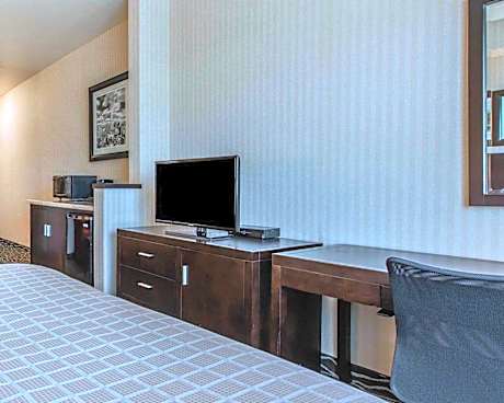 Suite, 2 Queen Beds with Sofa Bed, Non Smoking