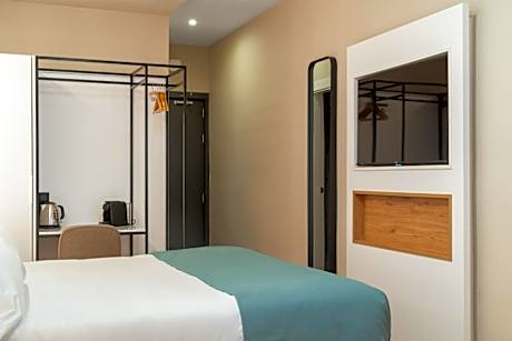 Queen Room with rollaway bed