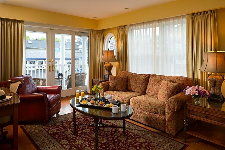 Grand Harbor Inn