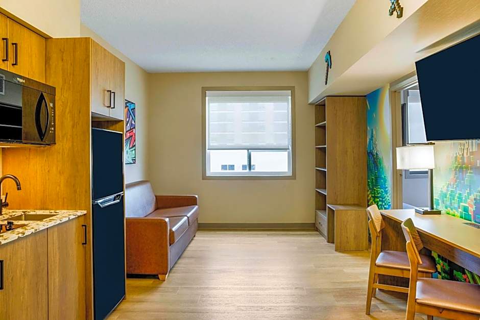 Days Inn & Suites by Wyndham West Edmonton