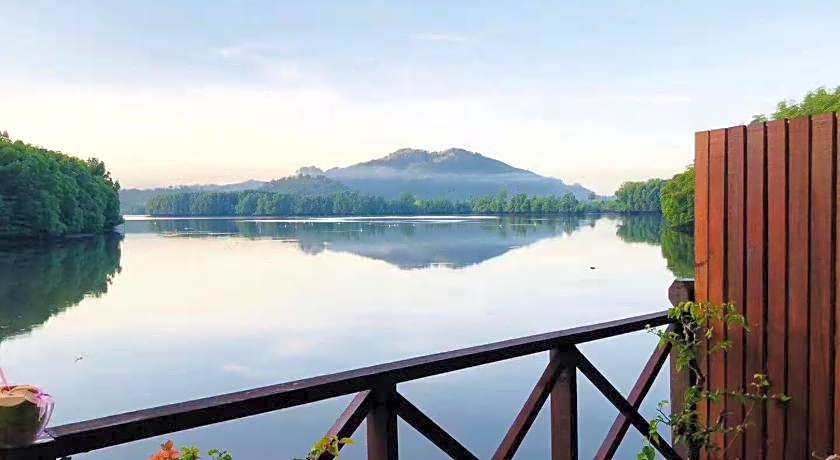 Gayang friendly water house homestay