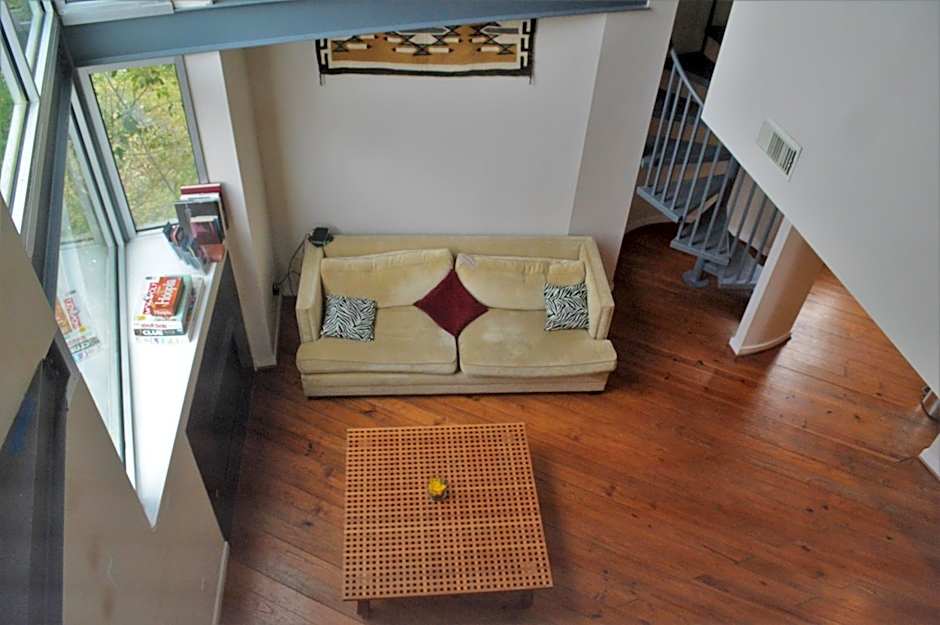 Modern B & B