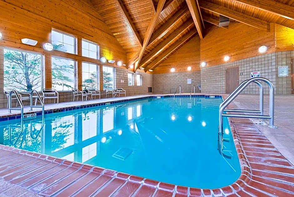 AmericInn by Wyndham Monmouth