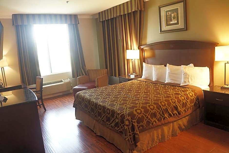 Harbor Inn & Suites