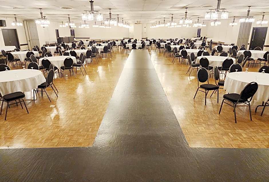 Days Inn & Conference Centre by Wyndham Camrose Norsemen