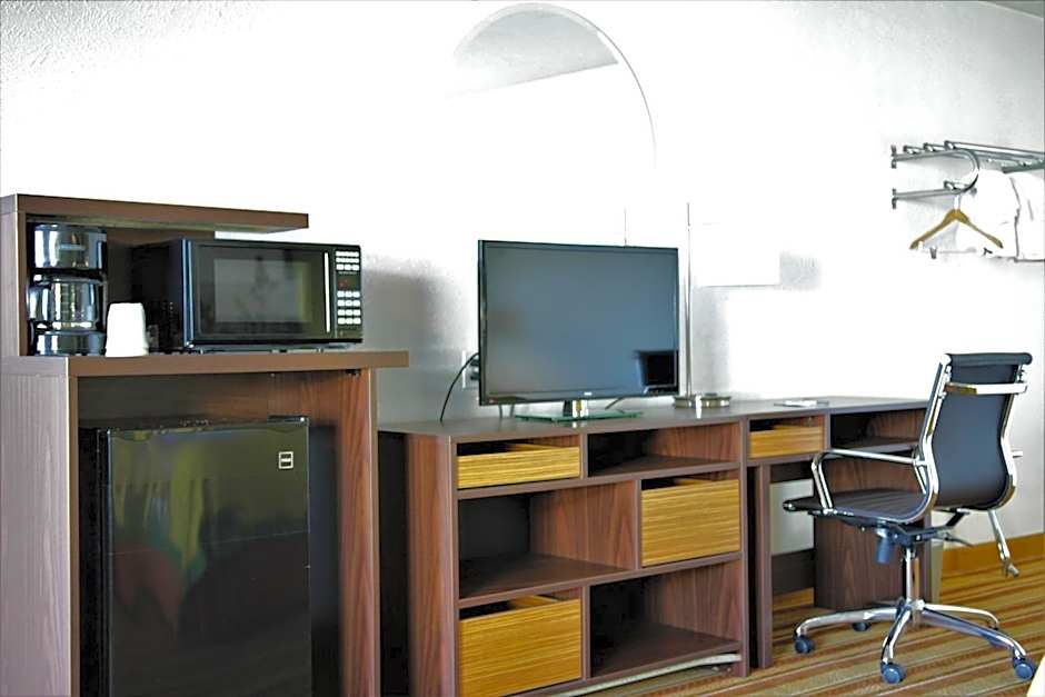 Super 8 by Wyndham Wells