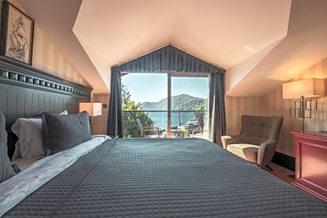 Superior Double Room with Sea and Marina View