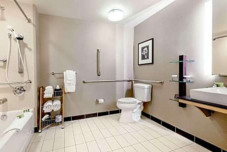 King Room - Accessible/Non-Smoking