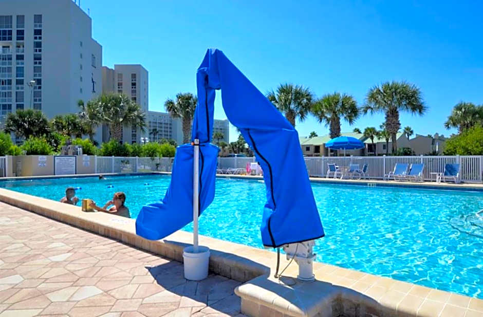 Beach Front Relaxing get away on beautiful Destin Emerald coast