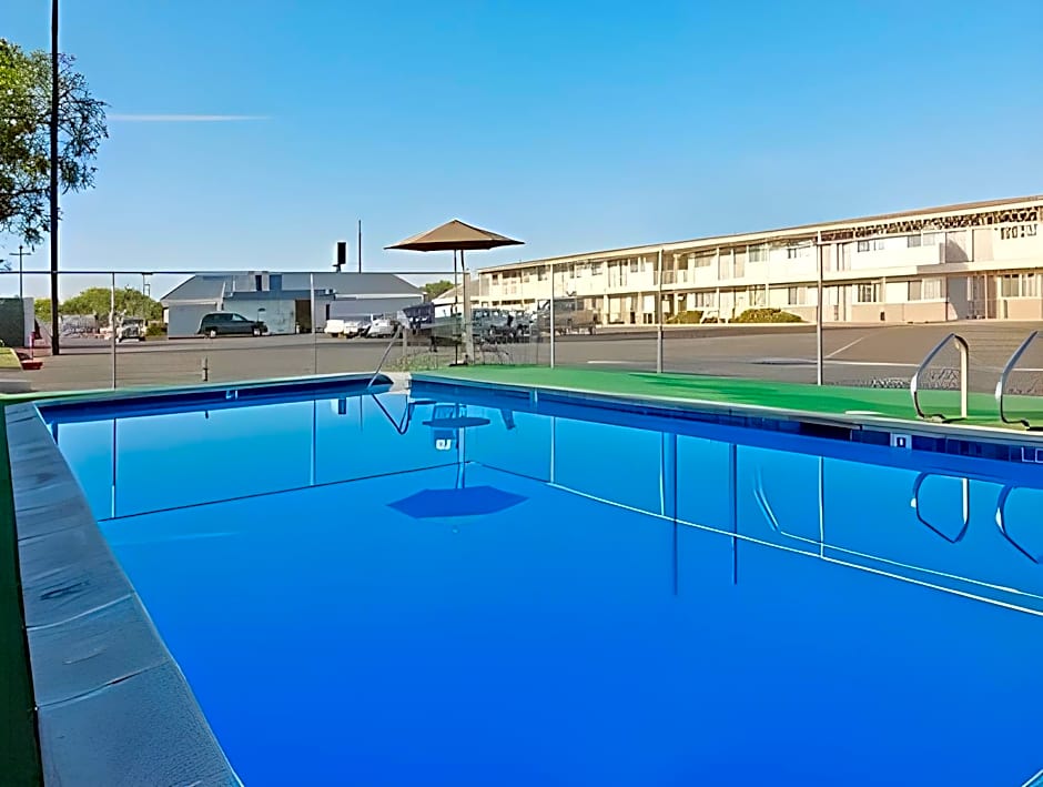 Super 8 by Wyndham Ontario
