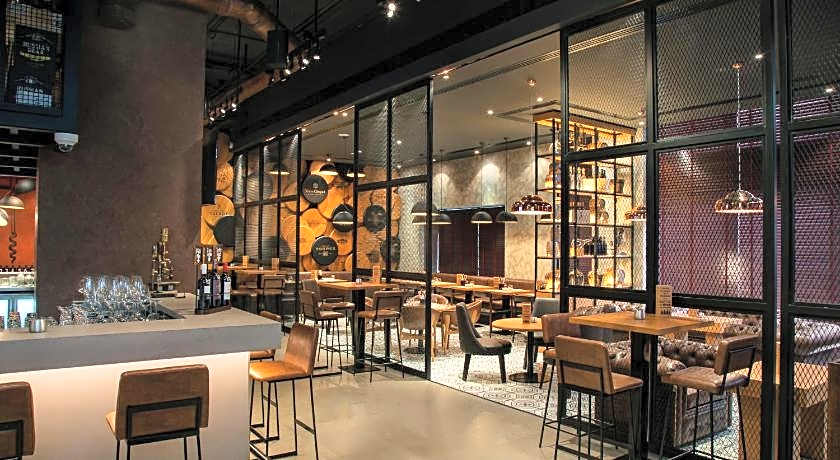 Pearl Rotana Capital Centre