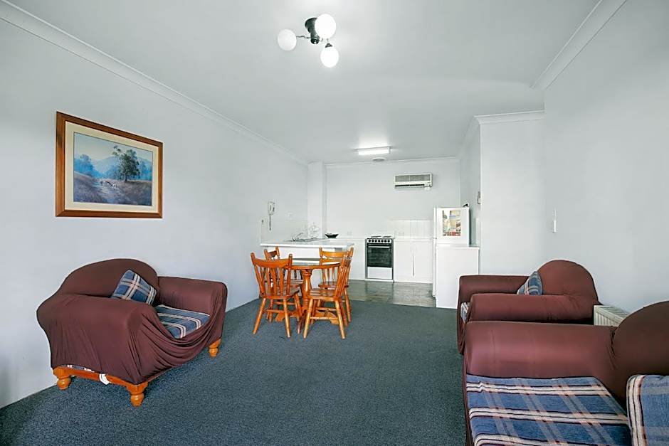 New England Motor Inn