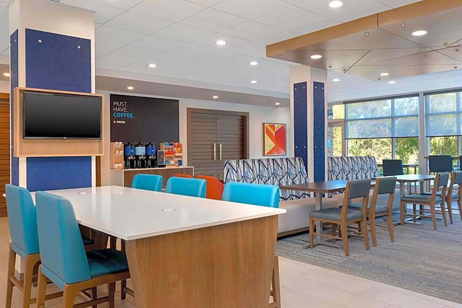 Holiday Inn Express & Suites Alton St Louis Area By IHG