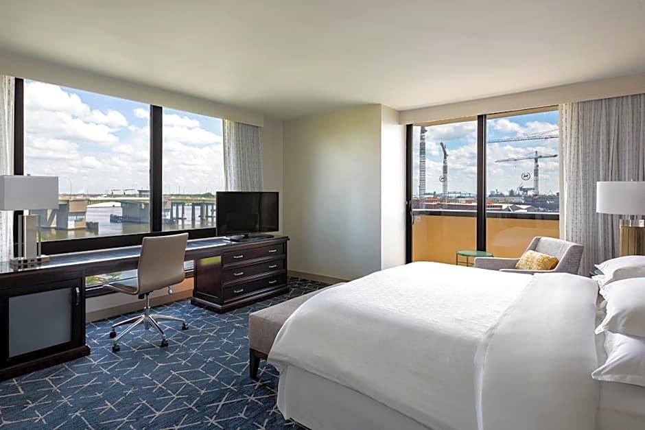 Sheraton Norfolk Waterside Hotel