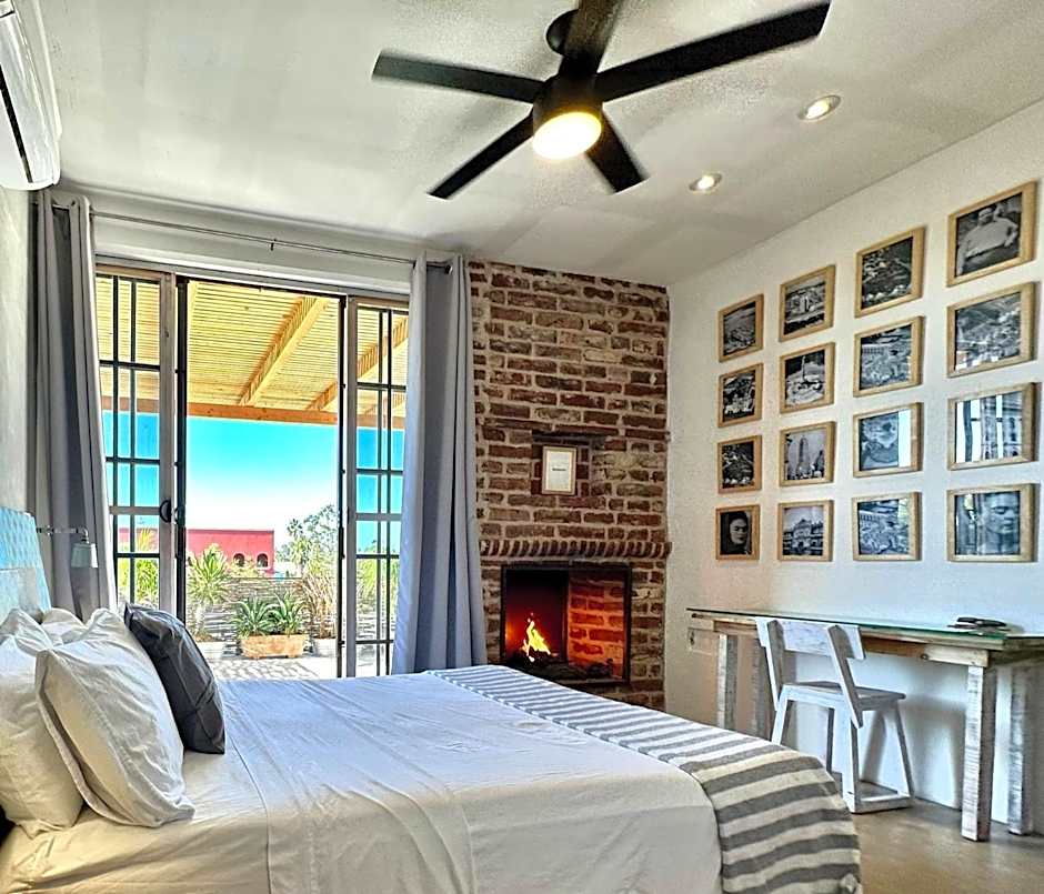 Photo 1 of 4 of 1 Queen Bed