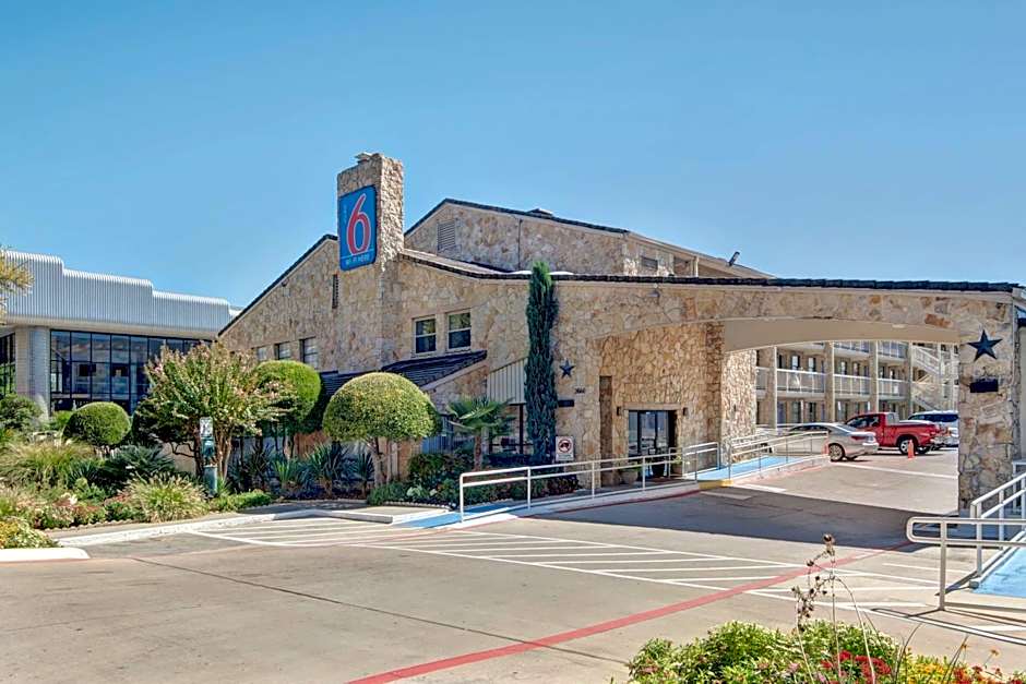 Motel 6-Dallas, TX - Forest Lane