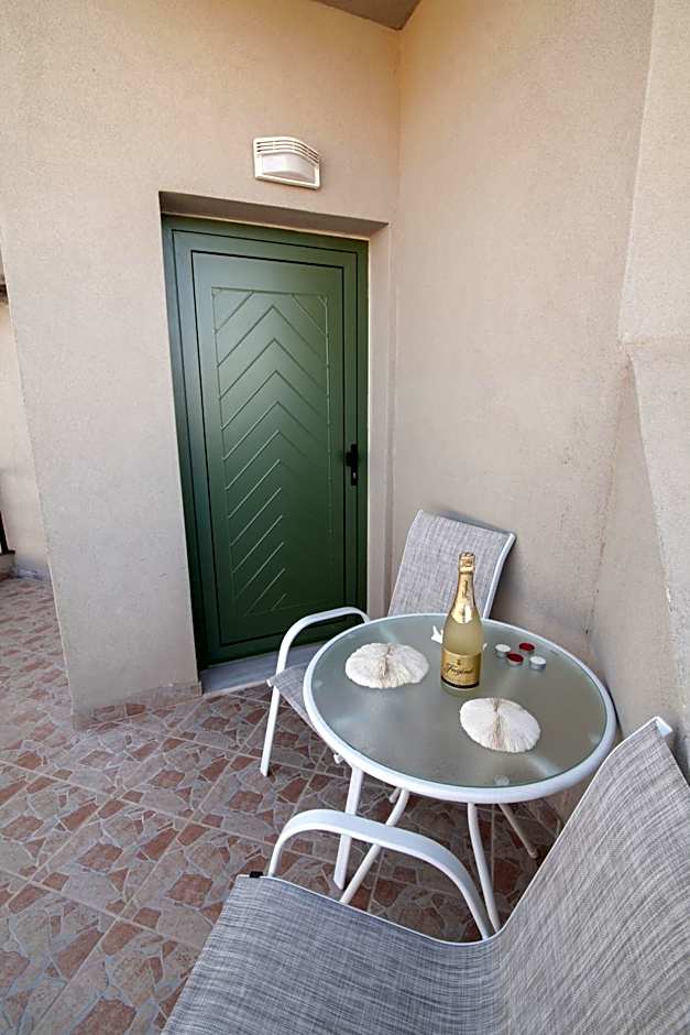 Del Mar 'Adults Only'