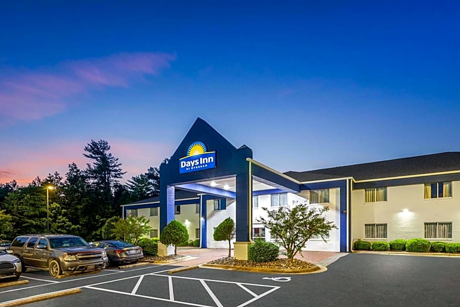 Days Inn & Suites by Wyndham Siler City