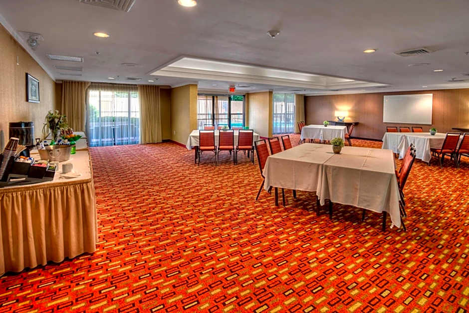 Courtyard by Marriott Burlington