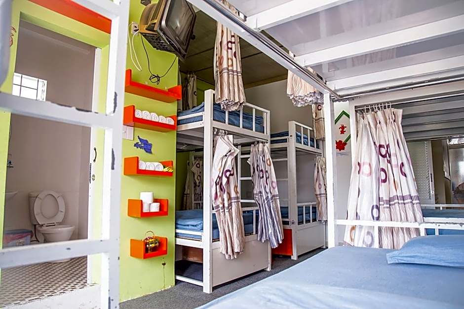 Ken's Backpackers Hotel