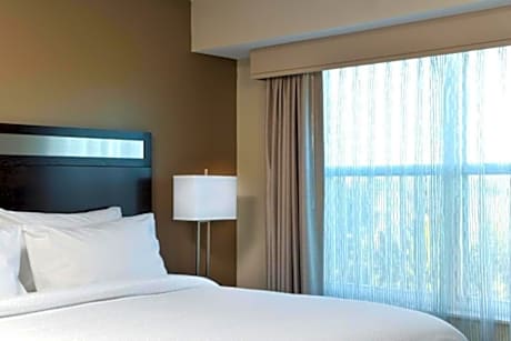 Two-Bedroom Queen Suite with Roll-In Shower - Disability Access