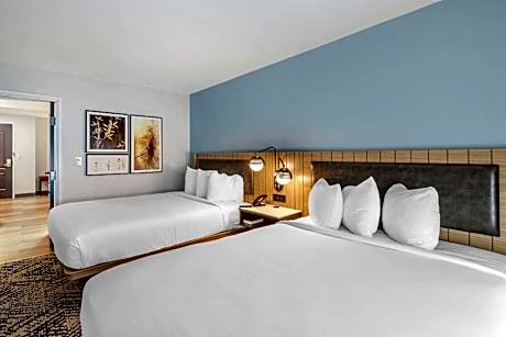 Queen Suite with Two Queen Beds and Living Room - Non Smoking