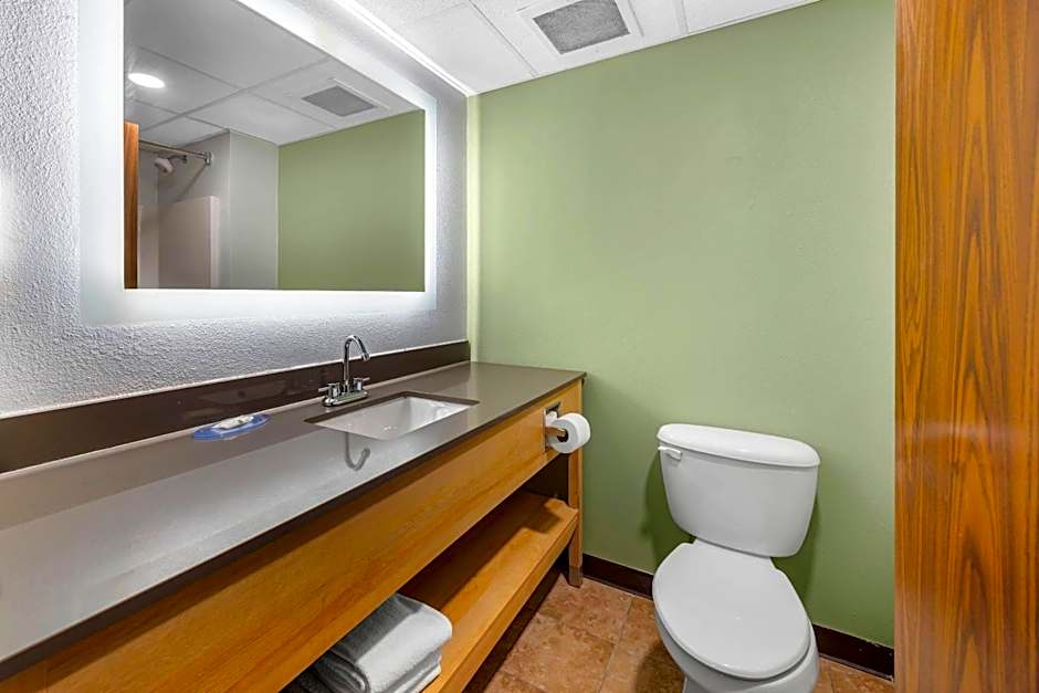 Quality Inn & Suites Monterey I-40