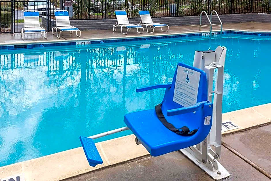 Casa Bella Inn & Suites