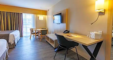 Queen Room with Two Beds - Non-Smoking