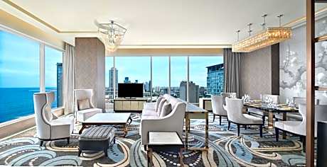 Presidential Suite, Club lounge access, Suite, 1 King, Ocean view