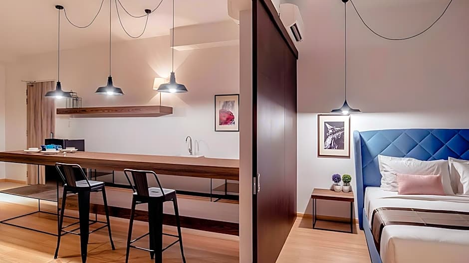 Cube 8teens Boutique Suite by Nest Home