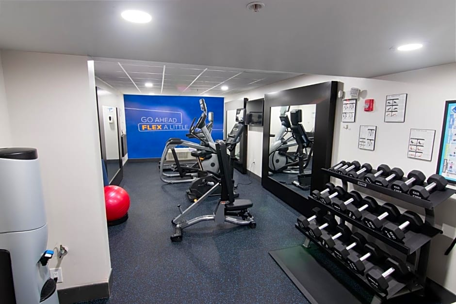Holiday Inn Express and Suites Fort Lauderdale Airport West By IHG