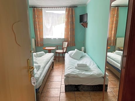 Deluxe Double Room (2 Adults + 1 Child)