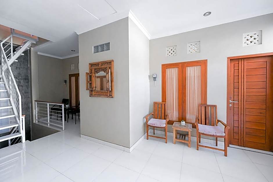 RedDoorz near Mertasari Beach 2