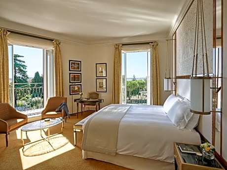 Junior Suite with City View