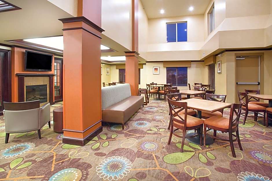 Holiday Inn Express Hotel & Suites Minot South By IHG
