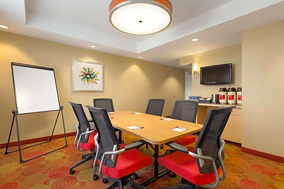 TownePlace Suites by Marriott Denver Airport at Gateway Park