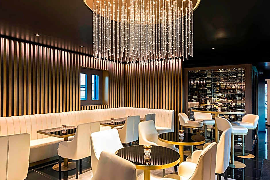 The Pantheon Iconic Rome Hotel, Autograph Collection by Marriott