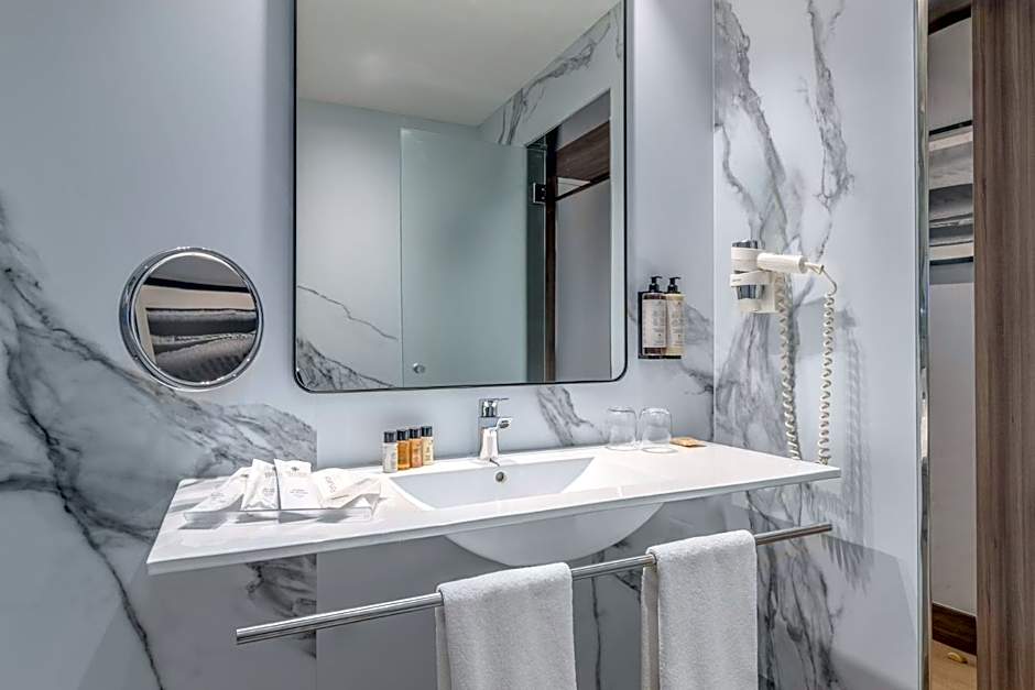 Aravaca Village Hotel